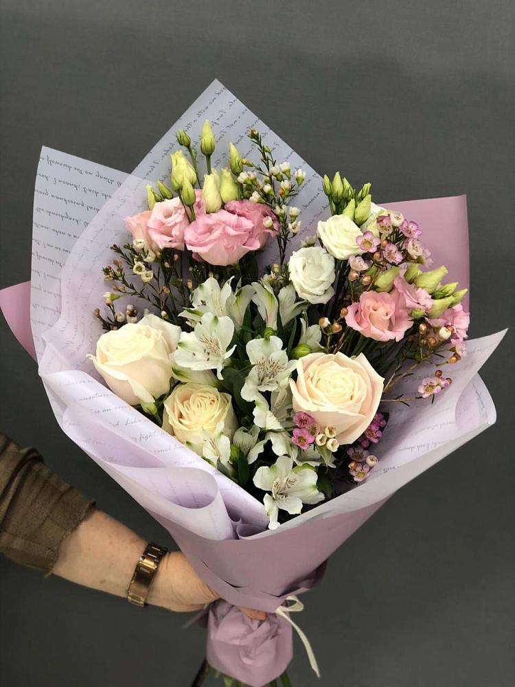 Букет цветов из: Альстромерии, Розы и Лизиантусы в Печоре