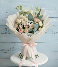 Букет цветов из:  Розы и Лизиантусы в Печоре