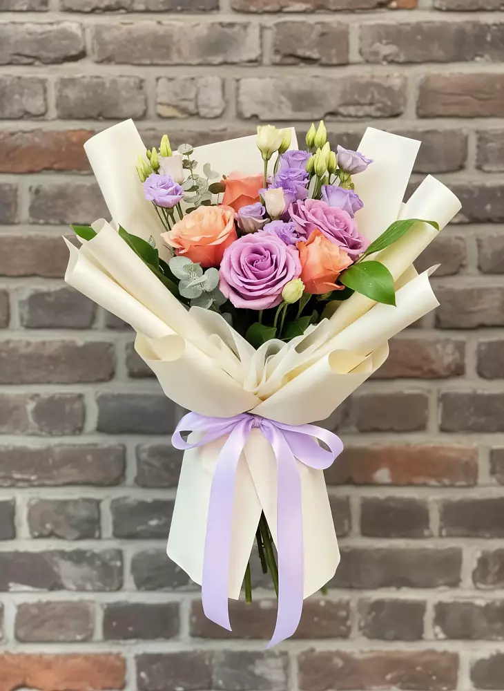 Букет цветов из: Лизиантусы и Розы в Печоре