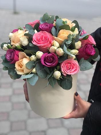 Цветочная композиция из Розы в шляпной коробке в Печоре