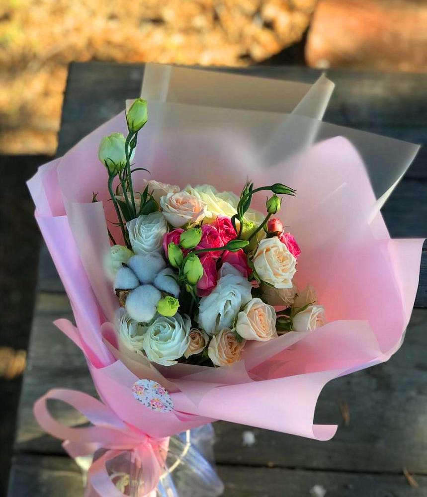 Букет цветов из: Розы и Лизиантусы в Печоре