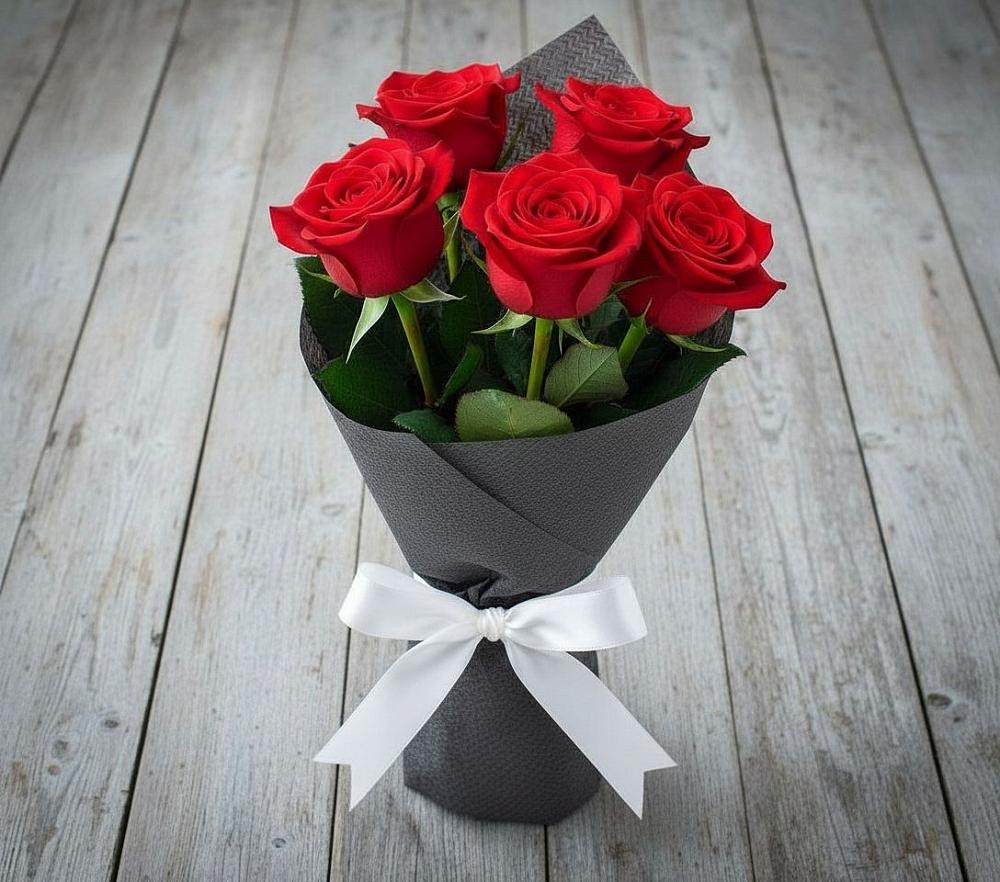 Букет 5 Красных роз Эдлесс Лав в Печоре