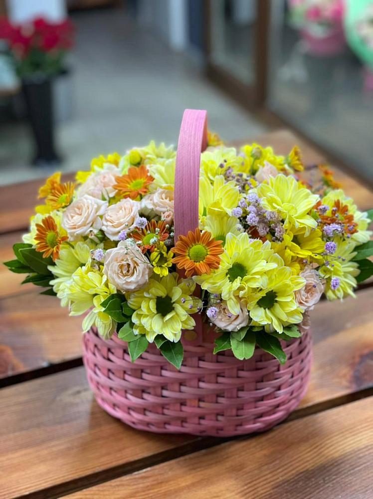 Цветочная композиция из Хризантемы и Розы в корзине в Печоре